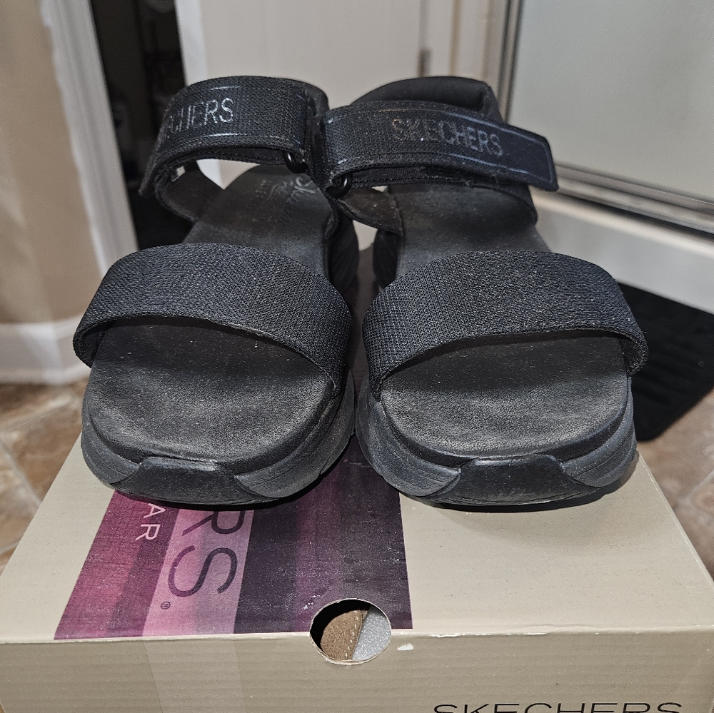 Women's Sketchers D'Lux Walker Wedge Sandals Size 9